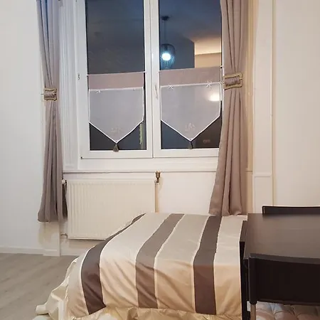 Jean-moulin Appartments アパート
